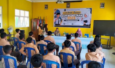 Cegah-Kenakalan-Remaja,-Bhabinkamtibmas-Polsek-Kota-Raja-Sambangi-SMP-Muhammadiyah.