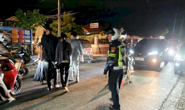 Personil-Unit-Lantas-Polsek-Maulafa-Amankan-Ibadah-Minggu-Sore-di-Gereja-St.-Yosep-Pekerja-Penfui