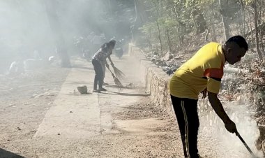 Ibadah-Karya-Perempuan-GMIT,-Bhabinkamtibmas-Mantasi-Bersama-Warga-Peduli-Kebersihan-Bantaran-Kali-Dendeng.
