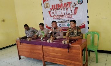 Polri-Hadir-dan-Mendengar,-saat-Jumat-Curhat-Polresta-Kupang-Kota-di-Fatubesi.
