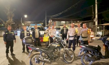 Patroli-Gabungan-Polsek-Alak-Sambangi-Warga,-Polisi-Hadir-dengan-Pendekatan-Humanis-Jaga-Kamtibmas-Tetap-Kondusif.