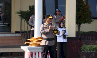 Pimpin-Apel-Pagi,-Wakapolresta-Kupang-Kota-Tekankan-Disiplin,-Profesionalisme-dan-Pelayanan-Humanis.