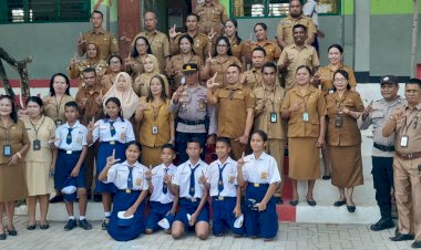 Cegah-Tawuran-dan-Pergaulan-Bebas,-Kapolsek-Kota-Lama-Edukasi-Pelajar-SMPN-16-Kota-Kupang-Saat-Upacara-Bendera.