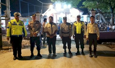 Hadir-Jaga-Kekhusyukan-Ibadah,-Kapolsek-Alak-Pimpin-Langsung-Pengamanan-Penyegaran-Iman-di-Gereja-Zaitun-Tenau.