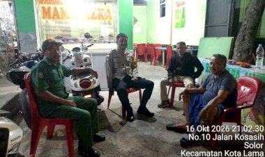Patroli-Malam-Bersama-Lurah,-Bhabinkamtibmas-Bonipoi-Ajak-Warga-Jaga-Kamtibmas-Tetap-Kondusif.