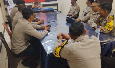 Kedepankan-Pelayanan-Humanis,-Kapolsek-Kota-Lama-Gelar-Anev-dan-Tekankan-Disiplin-serta-Respons-Cepat.