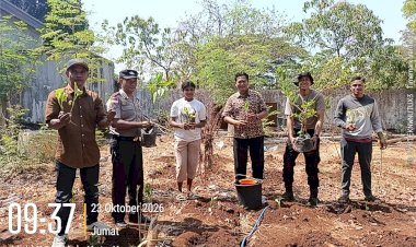 Bersama-Personel-dan-Masyarakat,-Kapolsek-Alak-Manfaatkan-Lahan-Kosong-untuk-Dukung-Ketahanan-Pangan.