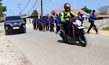 Dukung-Pembentukan-Karakter-Pelajar,-Personel-Polsek-Alak-Kawal-Kegiatan-BINTAL-SMKN-7-Kupang.