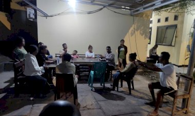 Mediasi-Humanis-Polsek-Kota-Raja,-Perkelahian-Sesama-Pedagang-Berakhir-dengan-Kesepakatan-Damai.