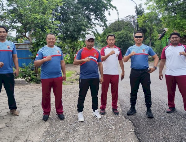 Kapolsek Maulafa dan Anggota Gelar Korve dan Olahraga Lari di Akhir Pekan: Jaga Kesehatan dan Solidaritas.