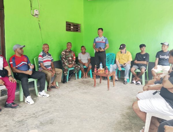 Kapolsek Maulafa dan Bhabinkamtibmas Sikumana Gelar Patroli Dialogis, Ingatkan Warga Hindari Miras dan Jaga Keamanan Lingkungan.