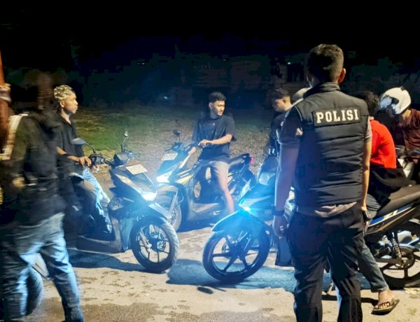 Polsek Maulafa Gelar Patroli Malam, Beri Teguran Anak Bermain Petasan dan Bubarkan Pemuda Konsumsi Miras.