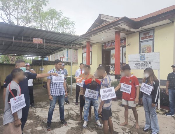 Polsek Maulafa Gelar Rekonstruksi Kasus Pengeroyokan di Sikumana : 37 Adegan Diperankan.
