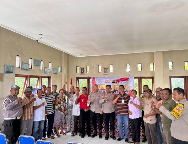 Dengar Keluhan Warga Bakunase, Polresta Kupang Kota Berikan Solusi Terkait Judi Sabung Ayam Hingga Aturan SIM Terbaru.