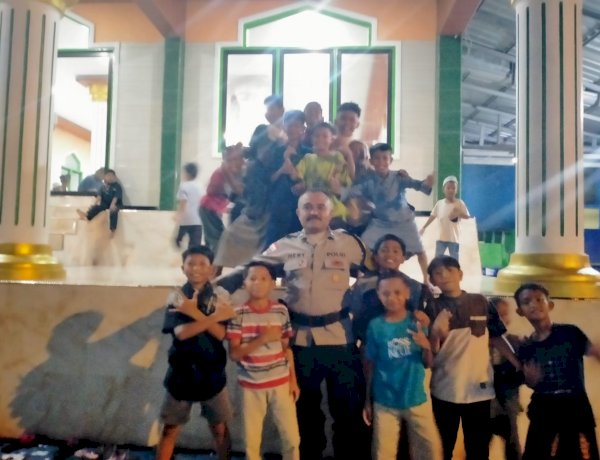 Polsek Alak, Polresta Kupang Kota Hadirkan Pengamanan Humanis, Pastikan Ibadah Tarawih Kondusif.
