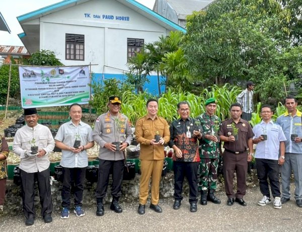 Dukung Asta Cita Presiden, Kapolresta Kupang Kota Dampingi Dirjen Polpum Kemendagri Tanam Pohon Produktif di Rumah Ibadah.