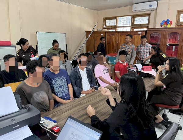 Delapan Tersangka Pengeroyokan Maut di Sikumana Resmi Dilimpahkan Polsek Maulafa ke Kejari Kota Kupang