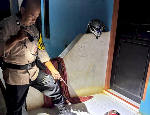 Respon Cepat Bhabinkamtibmas Batuplat Amankan TKP Penikaman, Redam Amarah Keluarga Korban di Fatukoa.