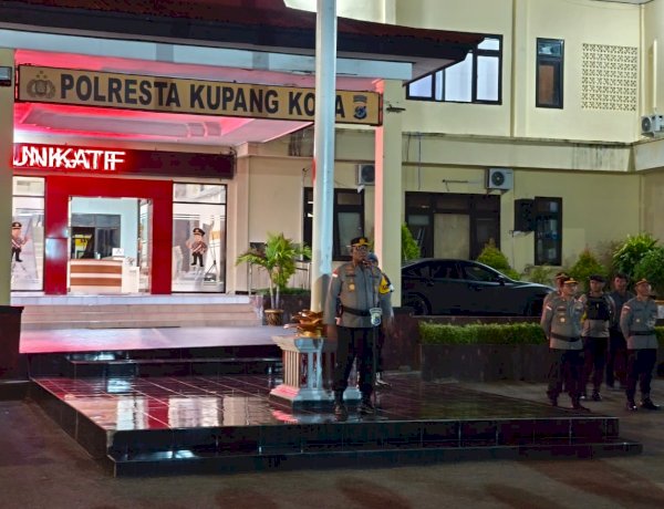 Kombes Pol. Djoko Lestari Pimpin Apel Gabungan: Pastikan Pengawalan Melekat Sepanjang Rute Prosesi Jalan Salib Kota Kupang.