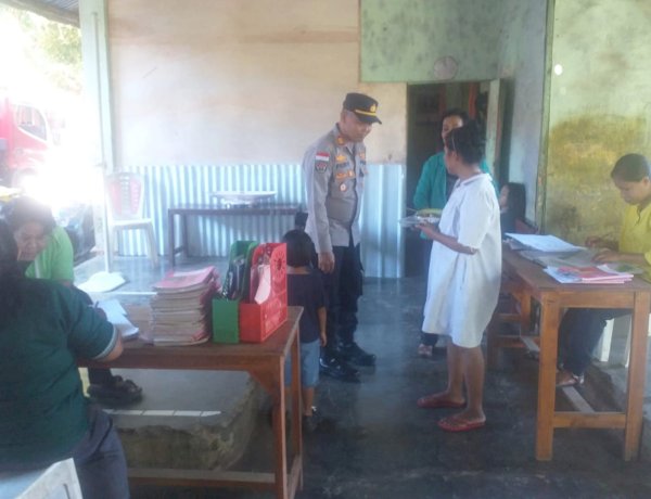 Kapolsek Maulafa Tinjau Posyandu BTN Dua, Beri Motivasi Kader hingga Pengecekan Langsung MBG.