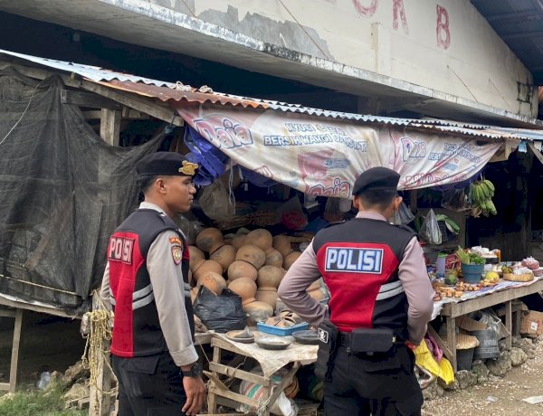 Samapta Polresta Kupang Kota Hadir di Pasar Tradisional, Pastikan Keamanan di Pusat Ekonomi Masyarakat.