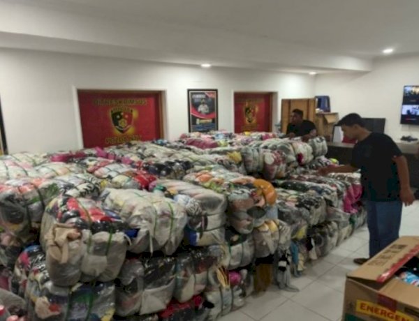 Polda NTT Bongkar Jaringan Penyelundupan Thrifting Ilegal, 157 Ballpress Diamankan.