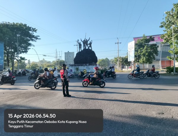 Satsamapta Polresta Kupang Kota Tingkatkan Pelayanan Pagi, Hadir di Titik Rawan Kemacetan dan Kecelakaan.