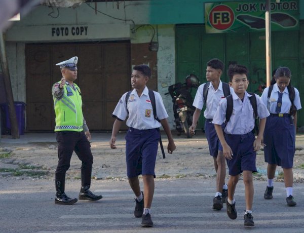 Satlantas Polresta Kupang Kota Prioritaskan Keselamatan Pelajar di ZSS SMP Negeri 2