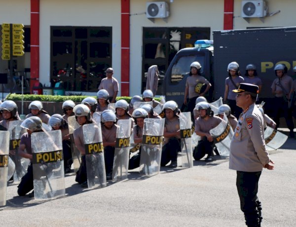 Mantapkan Kesiapan Pengamanan May Day, Kapolresta Kupang Kota Pimpin Latihan Dalmas Personel Gabungan Satuan Fungsi.