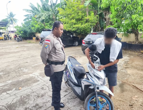 Utamakan Keselamatan, Bhabinkamtibmas Kuanino Berikan Pembinaan bagi Remaja yang Berkendara Ugal-ugalan.