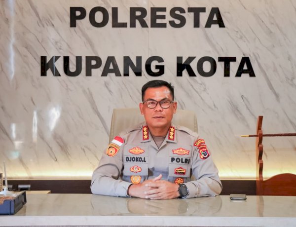Rekayasa Lalu Lintas Gerak Jalan Peringati Hardiknas, Satlantas Polresta Kupang Kota Imbau Masyarakat Cari Jalur Alternatif.