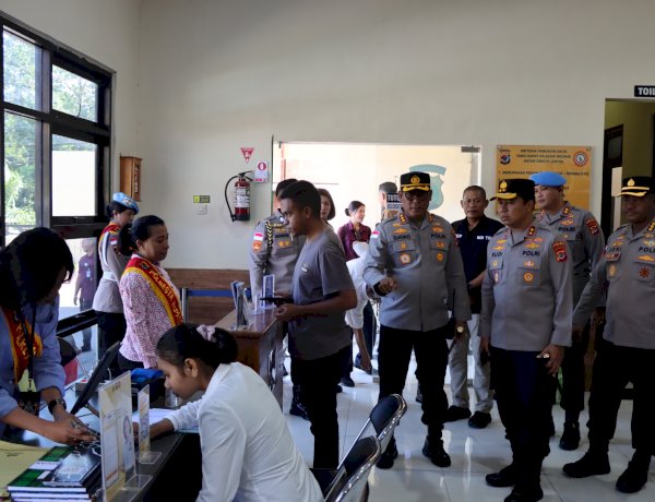 Uji Kecepatan Call Center 110, Proses Pengurusan SKCK Hingga Pantau Pelayanan SIM, Kapolda NTT Pastikan Standar Pelayanan Publik Polresta Kupang Kota Berjalan Optimal.