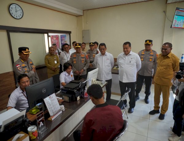 Tinjau SPKT dan Call Center 110 Polresta Kupang Kota, Wamen PAN-RB: Kepercayaan Masyarakat Dibangun dari Ketulusan dan Kecepatan Pelayanan.