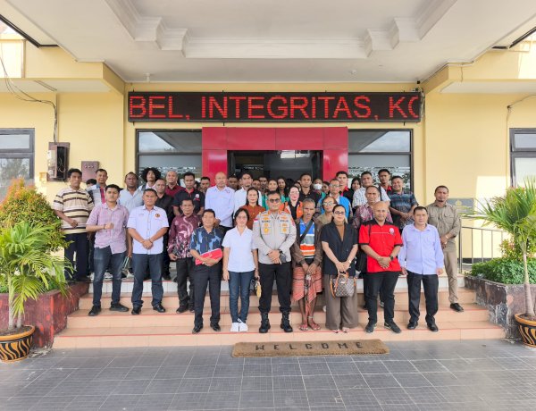 Kapolresta Kupang Kota Gelar Audiensi Bersama Keluarga dan Kuasa Hukum Korban Terkait Penanganan Kasus Kematian Yerdi Bekliu.