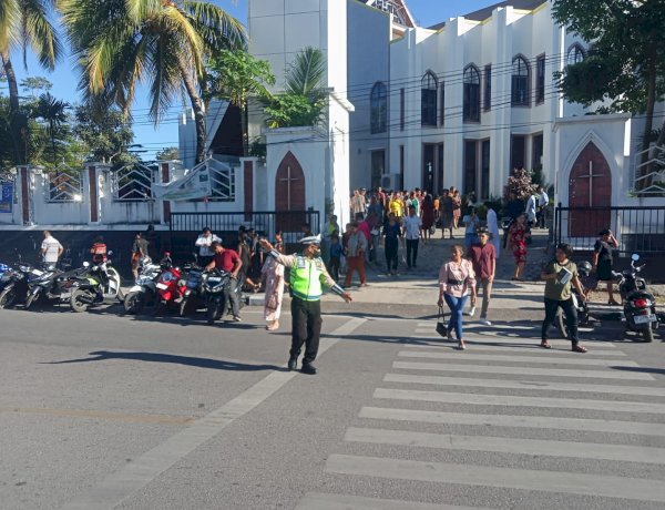 Satlantas Polresta Kupang Kota Amankan Ibadah Minggu dan Edukasi Tertib Berlalu Lintas di Sejumlah Gereja