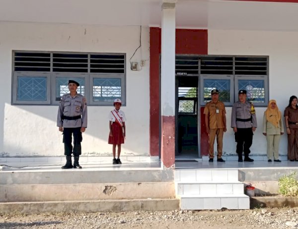 Polsek Alak Edukasi Pelajar SDN Tenau, Cegah Bullying Melalui Upacara Bendera.