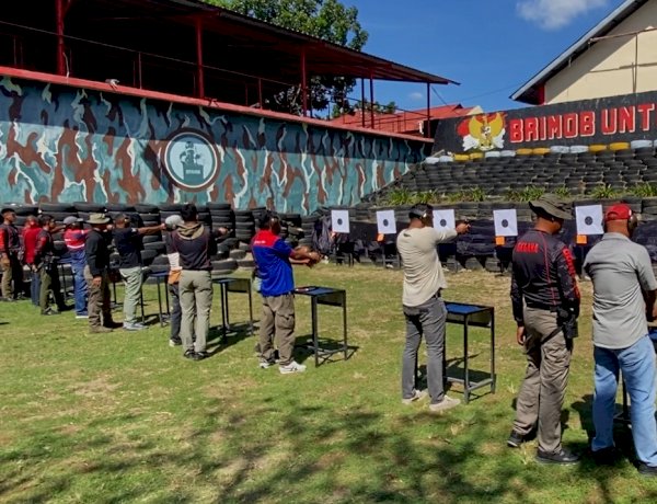 Asah Kemampuan Menembak Personel, Kapolresta Kupang Kota: Pemegang Senpi Harus Profesional dan Bertanggung Jawab.