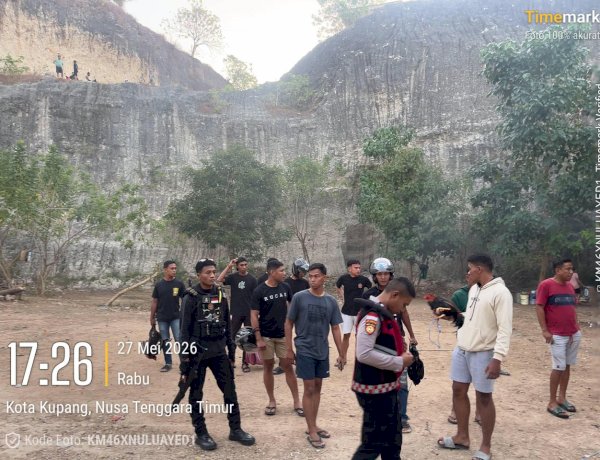 Gerebek Arena Judi Sabung Ayam di Lasiana, Personel Gabungan Polresta Kupang Kota Amankan Barang Bukti.