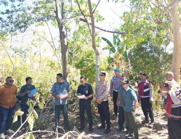 Personel Polresta Kupang Kota dan Polsek Maulafa Amankan Eksekusi Perkara Perdata di Sikumana: Berjalan Aman dan Lancar.