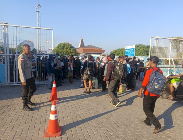 Polsubsektor Pelabuhan Tenau Kawal Debarkasi 1.225 Penumpang Kapal Dharma Kartika V