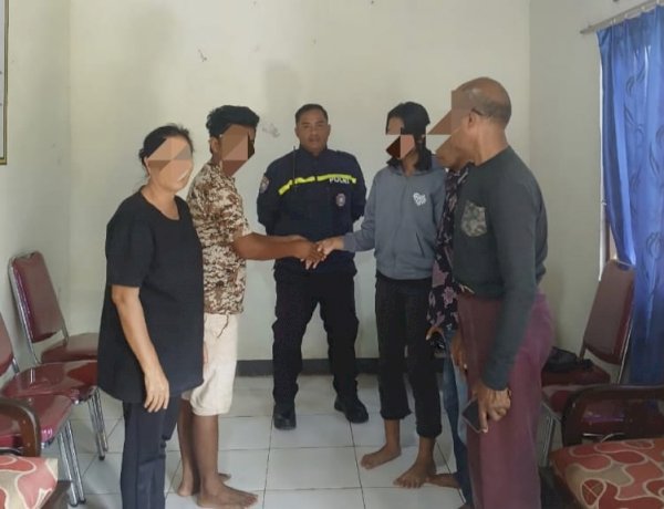 Unggahan Negatif di Facebook Diselesaikan Secara Kekeluargaan oleh Bhabinkamtibmas Sikumana