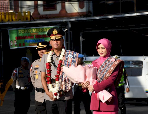 Tradisi Pedang Pora Sambut Wakapolda NTT Brigjen Pol Faizal, Awali Pengabdian di Bumi Flobamorata