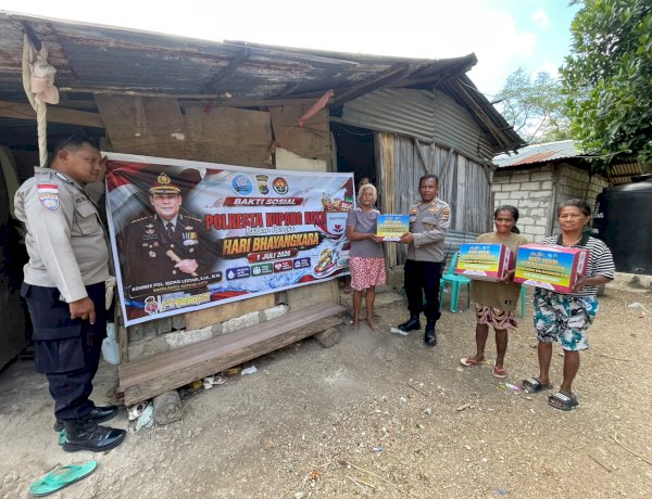 Sambut Hari Bhayangkara ke-80, Polresta Kupang Kota Salurkan Bantuan Sembako bagi Panti Asuhan dan Lansia di Kecamatan Kota Raja.
