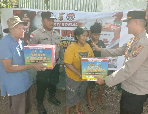 Semarakkan Hari Bhayangkara ke-80, Polsek Maulafa Salurkan Bantuan Sosial Polresta Kupang Kota.