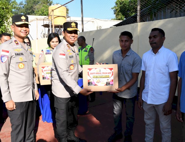 Kapolda NTT Bagikan 100 Paket Sembako, Wujud Kepedulian Polri kepada Masyarakat di HUT Bhayangkara ke 80.