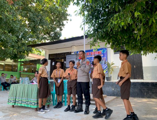 Polresta Kupang Kota Tanamkan Karakter dan Kesadaran Hukum kepada 303 Siswa Baru SMP Negeri 4 Kota Kupang