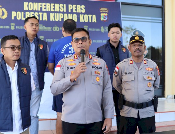 Pimpin Konferensi Pers di Lobi Mapolresta, Kapolresta Rilis Penangkapan Oknum Dosen DPO Kasus Penipuan dan Penggelapan.