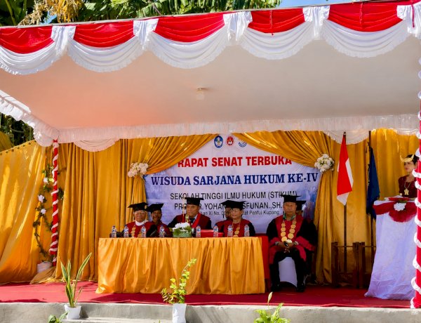 Kapolsek Maulafa Hadiri Rapat Senat Terbuka Wisuda Ke-IV STIKUM Prof. Dr. Yohanes Usfunan, S.H., M.H., Nasipanaf