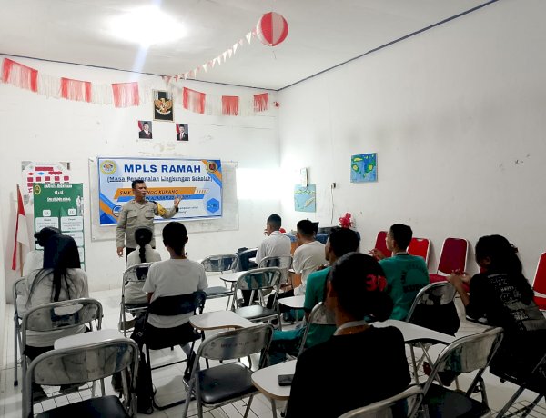 Bhabinkamtibmas Oebufu Bekali Siswa Baru SMK Uyulindo tentang Bahaya Perundungan, Kenakalan Remaja, dan Narkoba.