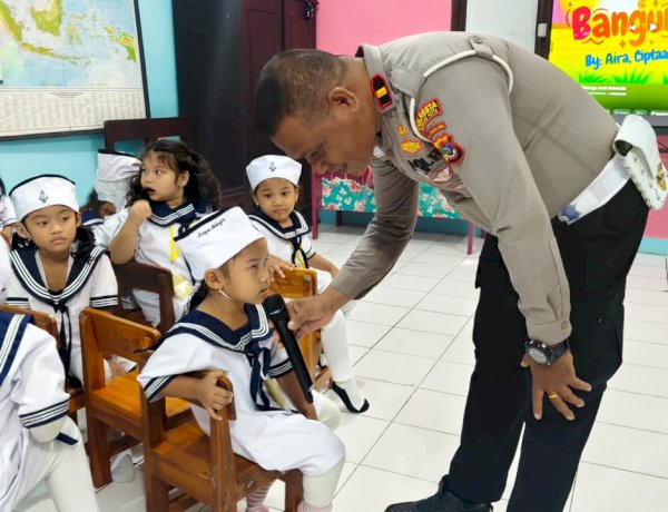 Unit Lantas Polsek Alak Edukasi Siswa TK Hang Tuah 23 Kupang tentang Perlindungan Diri dan Keselamatan Berlalu Lintas